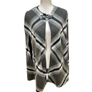 Tinley Road Black, gray, White Plaid wool lined Cape poncho buckle pockets small